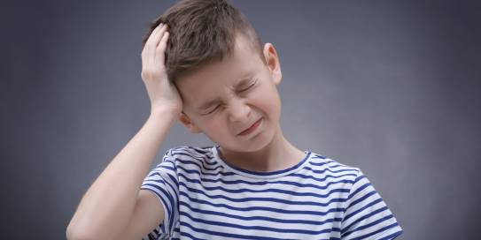 In Ihrem Umfeld gibt es jemanden, der oft von Schmerzen geplagt ist? Sprechen Sie CMD als mögliche Ursache an.