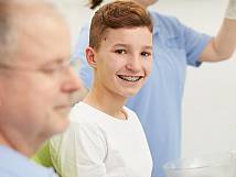 junger Patient bei Dr. Peter