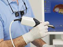 Dr. Peter mit Scanner