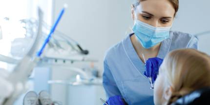 Prophylaxe beim Zahnarzt in Darmstadt - Dr. Georg Peter